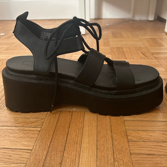 Topshop Black Platform Sandals - Picture 2 of 4
